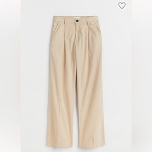NWT wide leg twill H&M pants with pleats in the front. Size 2.